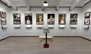 Gallery Display with Tablet
